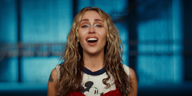 ก้าวข้ามผ่านอดีตที่เจ็บปวดไปสู่อนาคตที่สดใส กับเพลงใหม่ Used To Be Young จาก Miley Cyrus