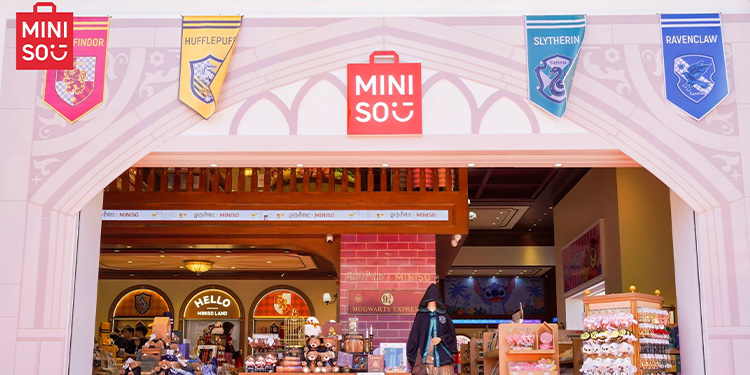 สาวกห้ามพลาด! MINISO Flagship Store เปิดให้บริการแล้วอย่างเป็นทางการ จัดกิจกรรมวันเปิดตัวอย่างยิ่งใหญ่พร้อมดาราสาวชื่อดัง ใหม่ ดาวิกา