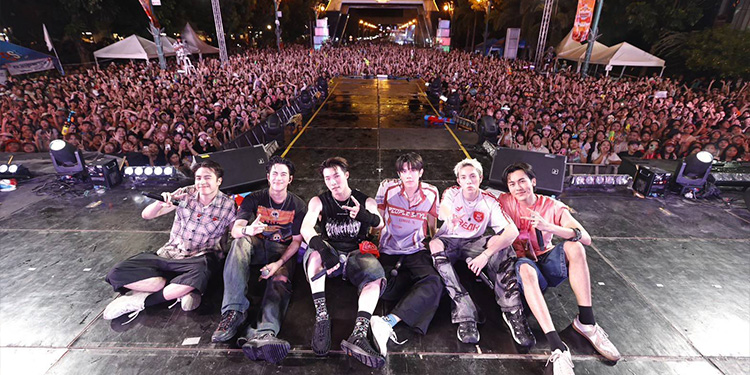 “ขอนแก่น” ลุกเป็นไฟ!! คลื่นมหาชนแน่นถนนข้าวเหนียว ปิดฉากแลนด์มาร์คสงกรานต์ภาคอีสานสุดยิ่งใหญ่!!