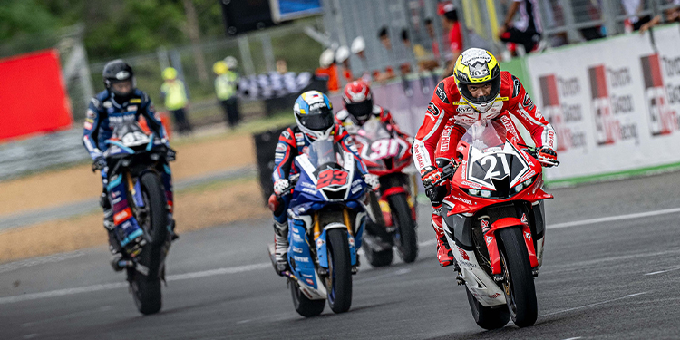 เพลงชาติไทยกระหึ่มสนาม ชิพ นครินทร์ประเดิมแชมป์ เอเชีย โร้ด เรซแรก เปิดฤดูกาลสุดเดือด