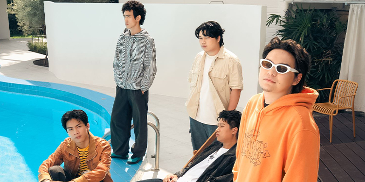 ‘DUMB.RONG’ ค่าย ‘tiny’ ส่งซิงเกิล “SUNRISE”  พร้อม MV เซอเรียลสุดปั่นกับภารกิจทวงคืนรอยยิ้ม