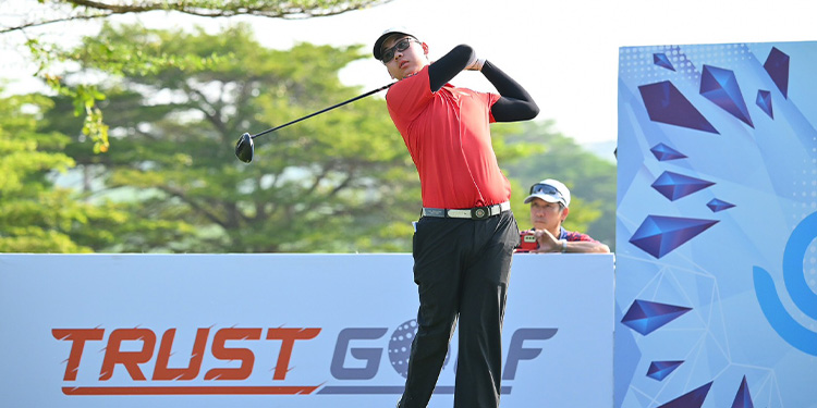 อจลวิชญ์ และ ขวัญนภัช แชมป์แค่เอื้อม รุ่นโอเพ่นควบคลาส เอ ชาย สวิงจูเนียร์ เอเชี่ยน ทัวร์ ที่ระยอง