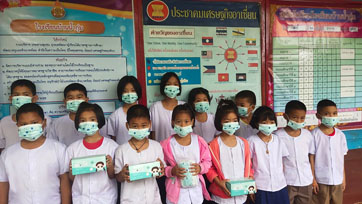 รวมน้ำใจ "โมโน เน็กซ์" ส่งมอบหน้ากากอนามัยเพื่อน้อง