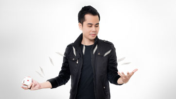 ยุทธพงษ์ ธนวิเชียร : สุดยอดนักมายากลของไทย The Magician of Chic Magic | Issue 165