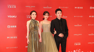 "หลี่หงฉี" "หลี่อี้ถง" นำทีม Love You Forever เดินพรมแดงเปิดตัวในงานเทศกาลภาพยนตร์นานาชาติเซี่ยงไฮ้ 