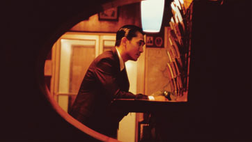 In the Mood for Love นำ เหลียงเฉาเหว่ย นักแสดงชาวฮ่องกงคนแรก คว้ารางวัลจากเทศกาลภาพยนตร์เมืองคานส์