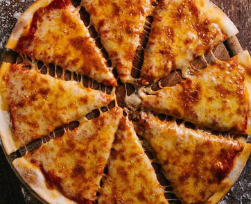 สั่งกลับบ้านก็ดี ส่งถึงที่ก็ได้กับพิซซ่าอิตาเลียนโฮมเมด ณ ห้องอาหารนัมเบอร์ 43 อิตาเลียน บิสโทร