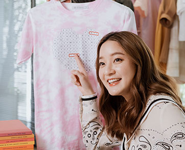 อิ้งค์ วรันธร โชว์ฝีมือออกแบบเสื้อผ้าครั้งแรก กับคอลเลกชั่น ASV x Ink Waruntorn