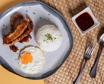 หมาล่ามาแรง คาเฟ่ แคนทารีท้าลองเมนูใหม่สุดฮอต “ข้าวหมูกรอบ ซอสหมาล่าและไข่ดาว”