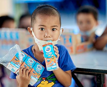 นมล้านกล่องจากโฟร์โมสต์ สู่ล้านรอยยิ้มของเด็กไทยมอบสุขภาพดีจากทุกน้ำใจ