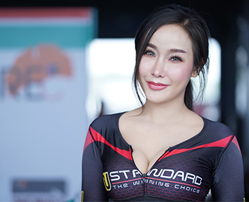 นางฟ้ามอเตอร์สปอร์ตคืนสนาม !! สวย เซ็กซี่ กลางฝนพรำ