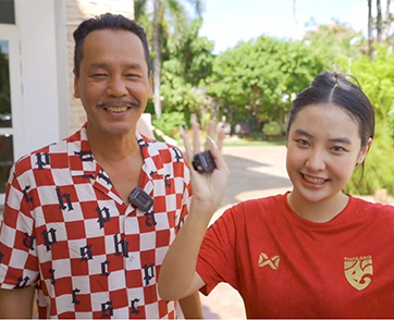 “เท่ง เถิดเทิง” รู้ใจ “น้องพลอย” ลูกสาวคนสวย เลือกสิ่งที่ดีที่สุด! จัดเซอร์ไพรส์ใหญ่จาก CARS24 ส่งตรงถึงหน้าบ้าน