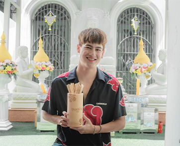 “ไอซ์ พาริส” เป็นตัวแทนหนัง “บุพเพสันนิวาส ๒” ทำบุญที่วัดประยุรวงศาวาส เอาฤกษ์เอาชัย ก่อนหนังเข้าฉาย 28 ก.ค. นี้ ในโรงภาพยนตร์