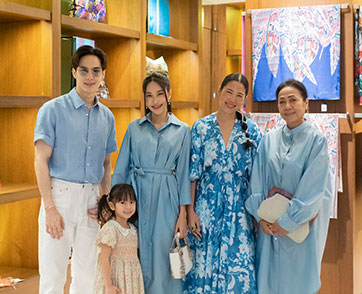 มวลดอกไม้บานสะพรั่งหอมฟุ้งที่จิม ทอมป์สัน สุรวงศ์! เก็บตกบรรยากาศสุดน่ารัก เมื่อเหล่าเซเลบแม่-ลูกตบเท้าร่วมเวิร์กชอปจัดดอกไม้ช่อสวยแทนคำบอกรักคุณแม่