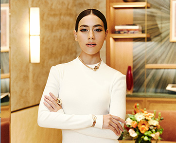 ร่วมค้นพบความงดงามร่วมสมัยที่ผสานไว้ซึ่งสองวัฒนธรรม ของบูติกคาร์เทียร์สาขา ดิ เอ็มโพเรียม ไปพร้อมกับ ‘คิมเบอร์ลี่ แอน โวลเทมัส’ และ ‘ต่อ-ธนภพ ลีรัตนขจร’ Friend of the Maison