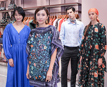 เปิดทริคสไตลิ่ง 8 แฟชั่นลุคไม่ซ้ำ ด้วย ‘ผ้าสคาร์ฟ’ จากจิม ทอมป์สัน โชว์ลายปรินต์ไอคอนิก ชวนสะกดทุกสายตา