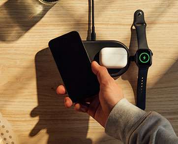 Belkin แท่นชาร์จไร้สาย 3-in-1 รุ่น BoostCharge Pro มาตรฐาน Qi2 15W (สีดำ/สีขาว) 