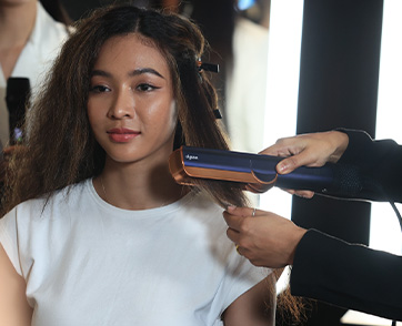 มาถึงไทยแล้ว! สาวก Dyson เตรียมช็อป Dyson Airstrait™ เครื่องหนีบผมไร้แผ่นความร้อนรุ่นแรกจาก Dyson พร้อมให้เป็นเจ้าของ 26 กรกฎาคมนี้