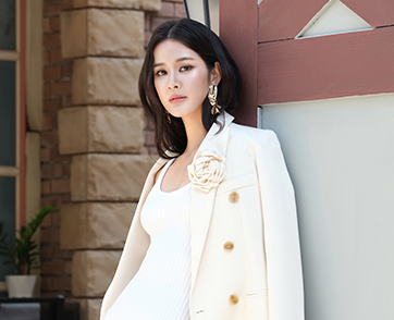 ‘แพรว เฌอมาวีร์ สุวรรณภาณุโชค’ ถ่ายทอดความหรูหราผ่านการเดินทางท่องเที่ยวโชว์ไลฟ์สไตล์แบบมีคลาสในธีม ‘Honor Classy เกียรติยศกับชีวิตที่เหนือระดับ’