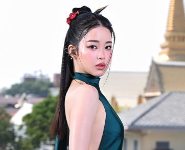 ‘เซียงเซียง พรสรวง’ เผยความสดใสแผ่กระจายราวกับกลิ่นหอมฟุ้งของดอกไม้สมชื่อ ถ่ายทอดอินเนอร์ผ่านธีมสุดยิ่งใหญ่ “5 ทศวรรษกับมิตรภาพที่ยั่งยืน”