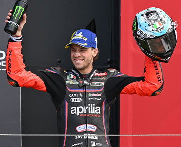 เบซเซคชี่คว้าชัยจากซาร์โก ขณะที่กวาร์ตาราโรต้องอกหักในศึกซิลเวอร์สโตน British GP ที่เต็มไปด้วยความดราม่ายังคงดำเนินต่อไป ขณะที่ Aprilia กลับมาสู่เส้นทางแห่งชัยชนะได้ทันควัน