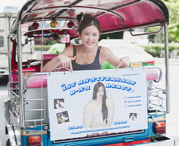 ‘D-NA’ ฉลองครบรอบ 1 ปีเดบิวต์สุดอบอุ่น แฟนคลับจัดเต็มโปรเจกต์ ‘ตุ๊กตุ๊ก’ เซอร์ไพรส์น่ารักกลางกรุง!