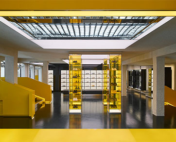 Onitsuka Tiger เปิดร้าน Global Flagship Store ที่ ถนนฌ็องเซลิเซ่ ประเทศฝรั่งเศส พร้อมกับนำเสนอน้ำหอมของแบรนด์เป็นครั้งแรก