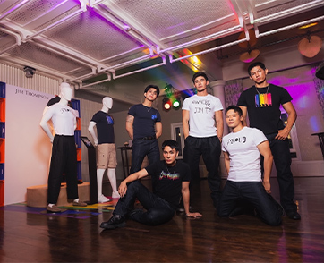 จิม ทอมป์สัน เดบิวต์คอลเลกชัน Slim Fit T-Shirt สำหรับผู้ชาย มอบความสบายไม่ธรรมดา ให้ทุกมูฟเมนต์ด้วยแมตทีเรียลคุณภาพและดีไซน์สุดไอคอนิก