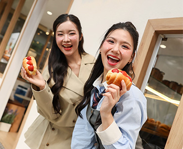 เมกาบางนาต้อนรับเทศกาลคริสต์มาส  กับแคมเปญ “MEGA CHRISTMAS SPECIALS”  มอบของขวัญสุดพิเศษให้สมาชิกเมกา สไมล์ รีวอร์ดส แลกรับฟรี! 12 เมนูอร่อย 