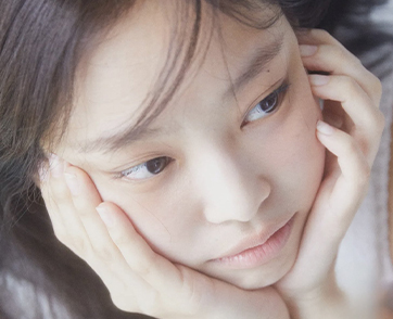 บันทึกช่วงเวลาที่เปล่งประกายของเจนนี่ในวัย 25 ผ่านนิทรรศการภาพถ่าย J2NIN5