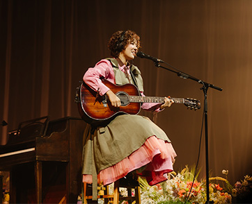 “เอิ๊ต ภัทรวี” เปลี่ยน ‘Comfort Tone’ ให้เป็น ‘บ้านของหัวใจ’ พาแฟนเพลงพักใจ ผ่านเสียงเพลง ในค่ำคืนคอนเสิร์ตสุดอบอุ่น